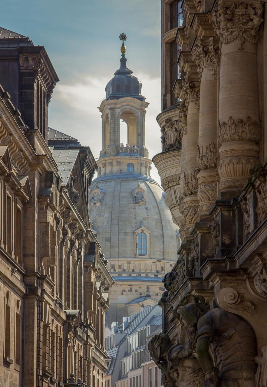 Dresden-Entspannung-Natur-Trifft-2-Staedte-Am-Fluss Esterno foto
