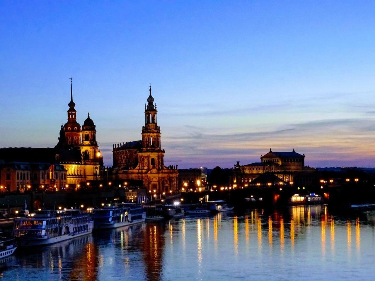 Dresden-Entspannung-Natur-Trifft-2-Staedte-Am-Fluss Esterno foto