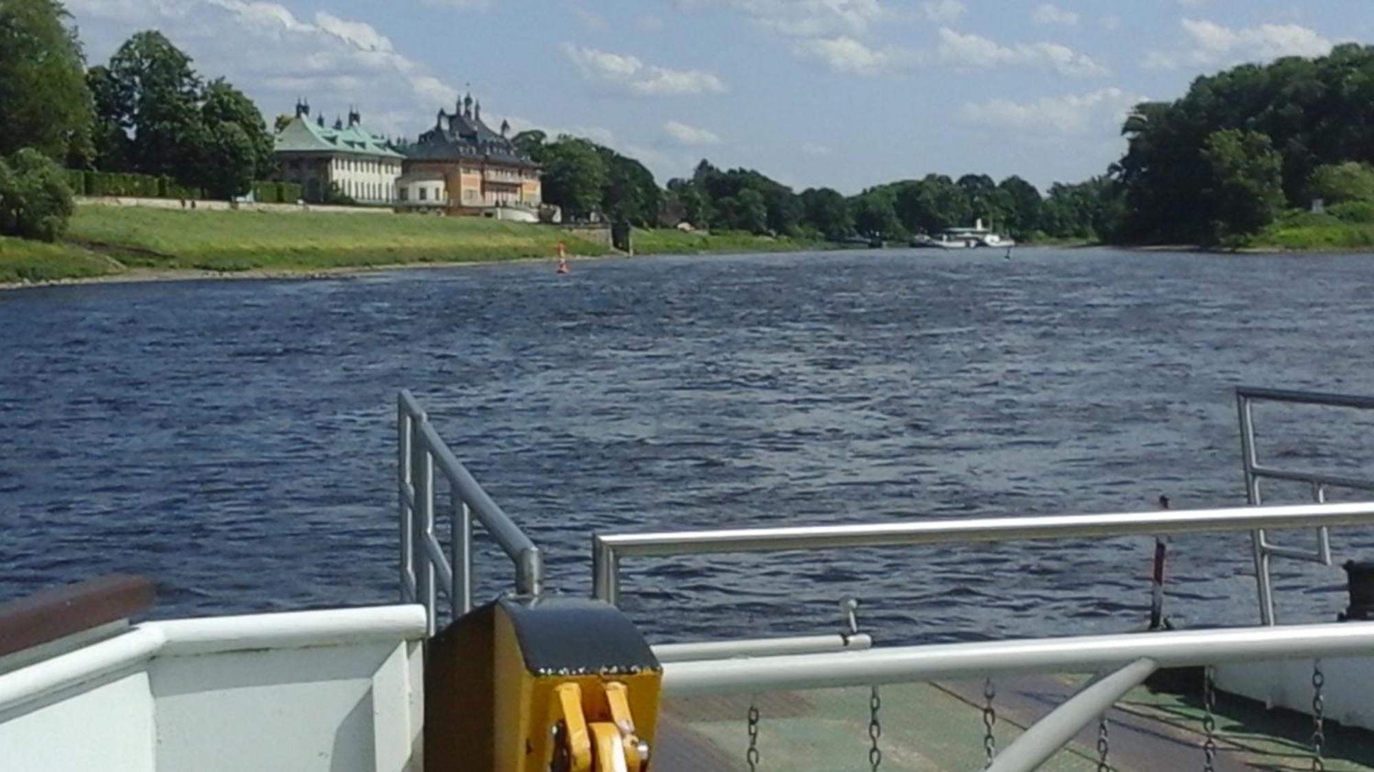 Dresden-Entspannung-Natur-Trifft-2-Staedte-Am-Fluss Esterno foto
